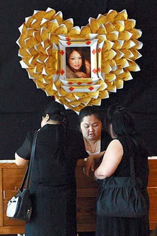 Hmong Funeral Money Www Picswe Com - slain mother mourners pay their respects saturday at the funeral of pahoua vang at the hmong