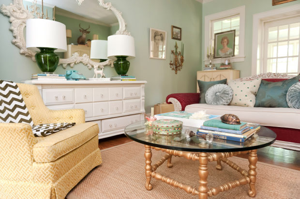 Today S Casual Decor Meets Downton Abbey Style Home And Garden Homes Downton Style