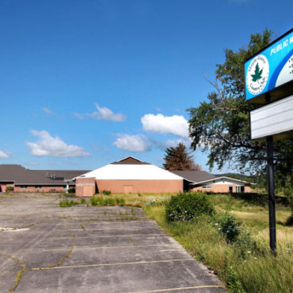 Maple Grove CC, West Salem, Wisconsin Golf course information and