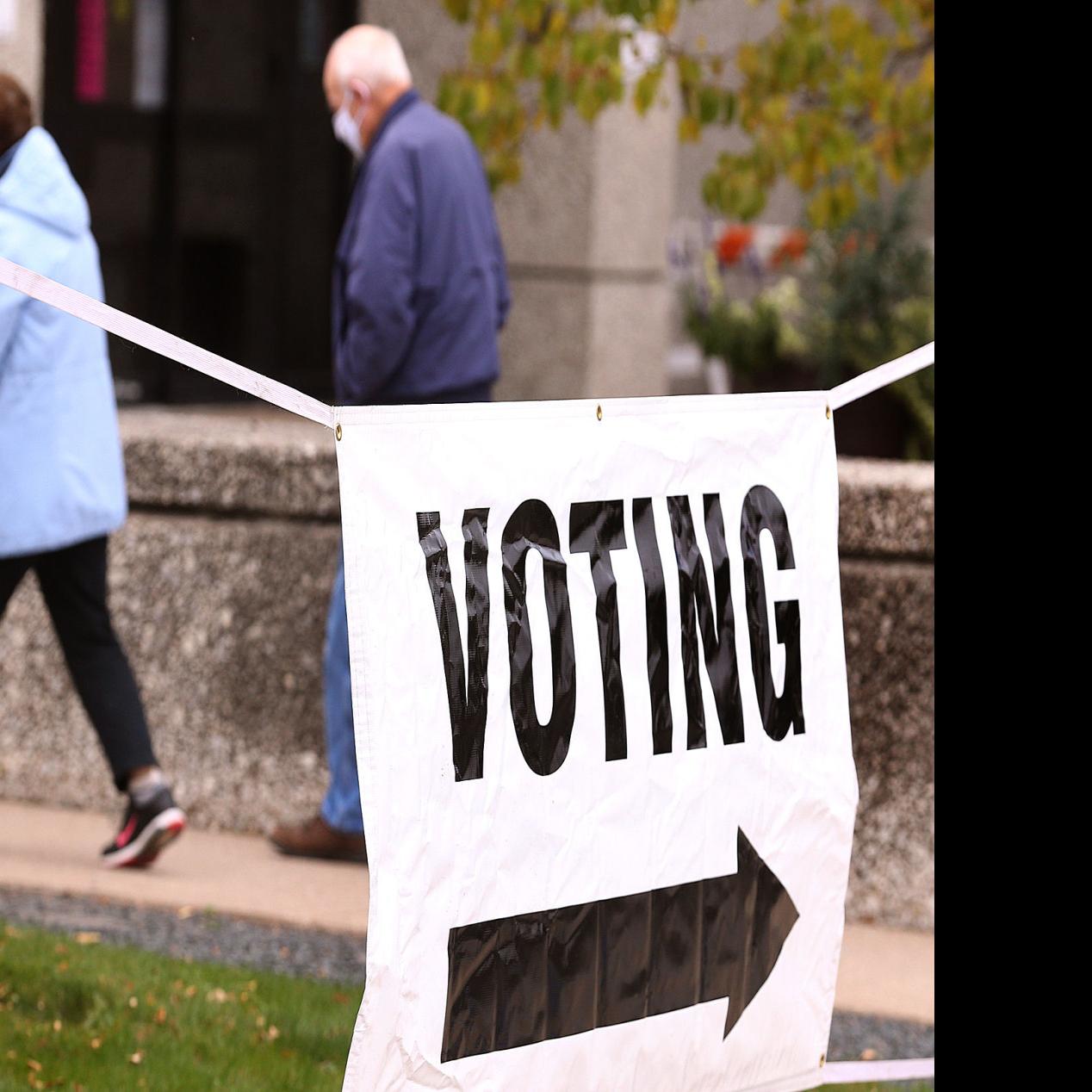 La Crosse Voters Turn Out On First Day To Cast Early In Person Ballots Local News Lacrossetribune Com