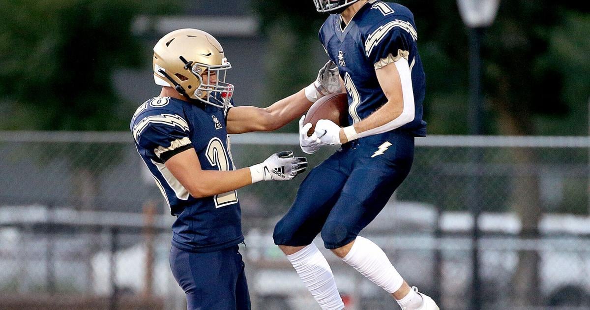 High school football Big first half helps La Crosse Aquinas beat