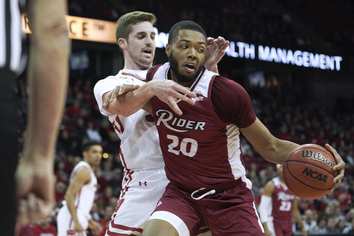 Wisconsin Badgers Dominate Rider Broncs To Close Non Conference