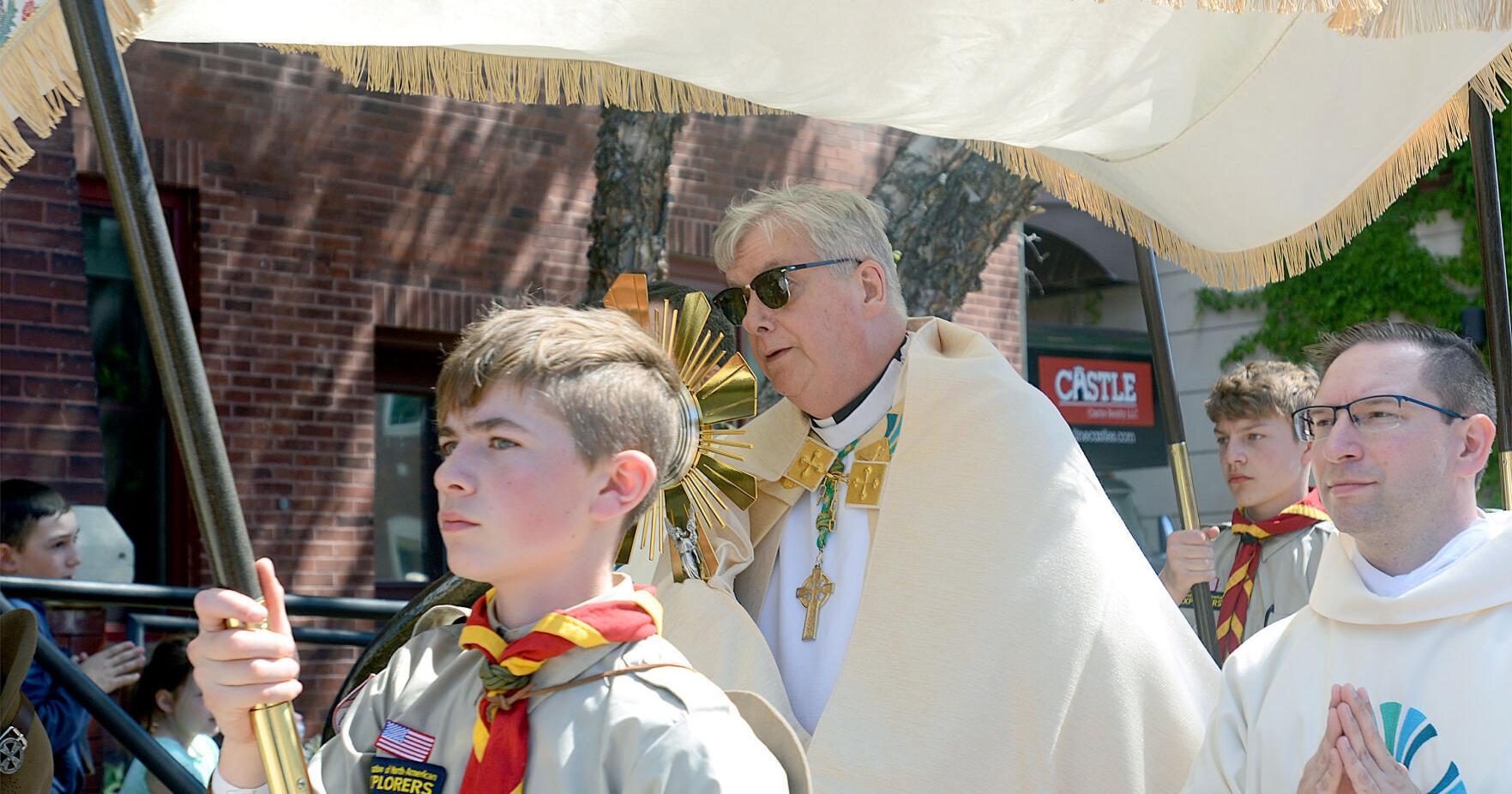 Eucharistic pilgrimage gathers thousands in La Crosse - Vimarsana News