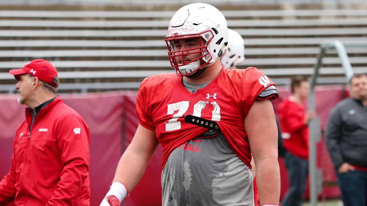 Former University Of Wisconsin Walk On Josh Seltzner S Move To Offensive Line Is Paying Dividends College Lacrossetribune Com
