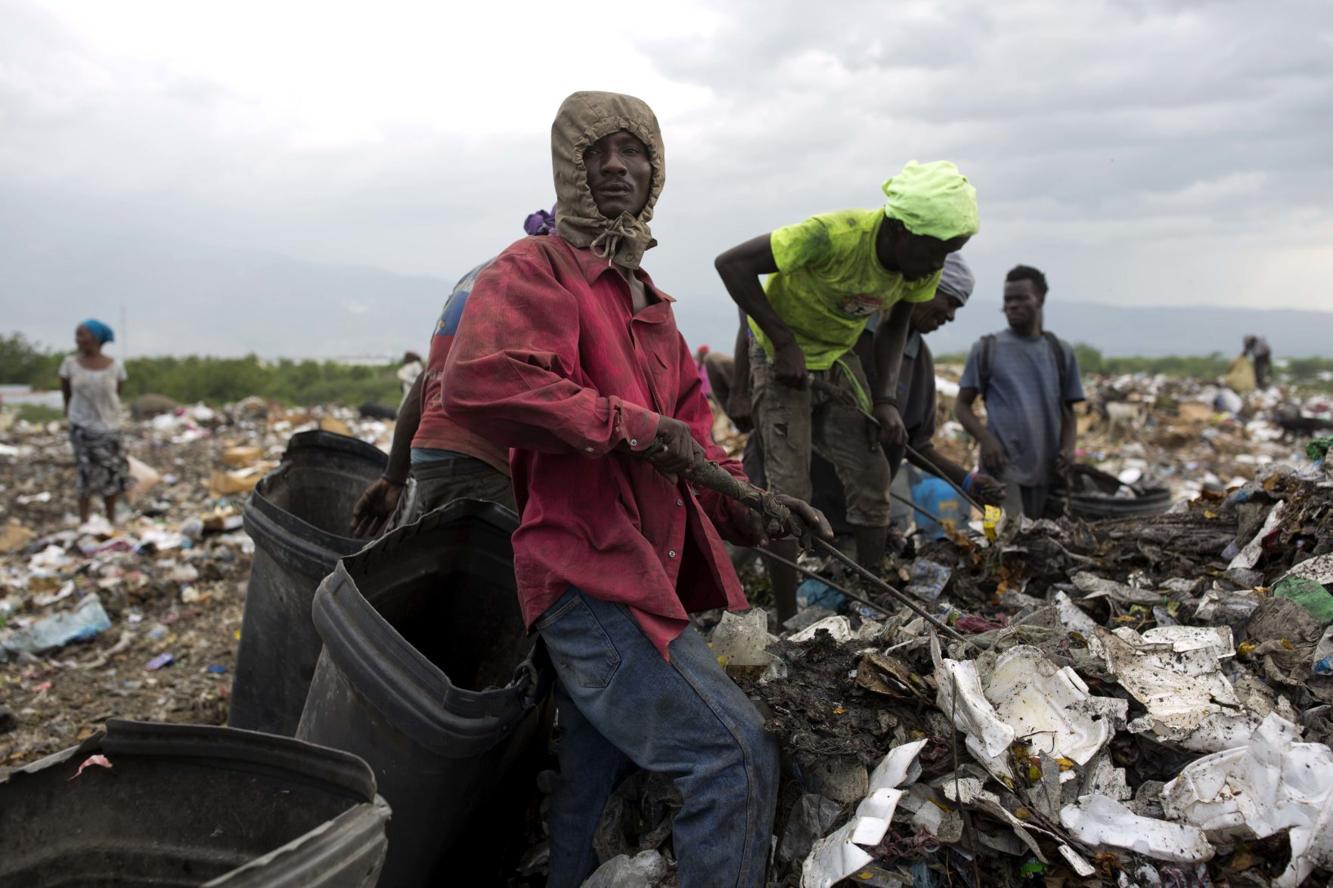 Photos Life in Haiti's largest trash dump
