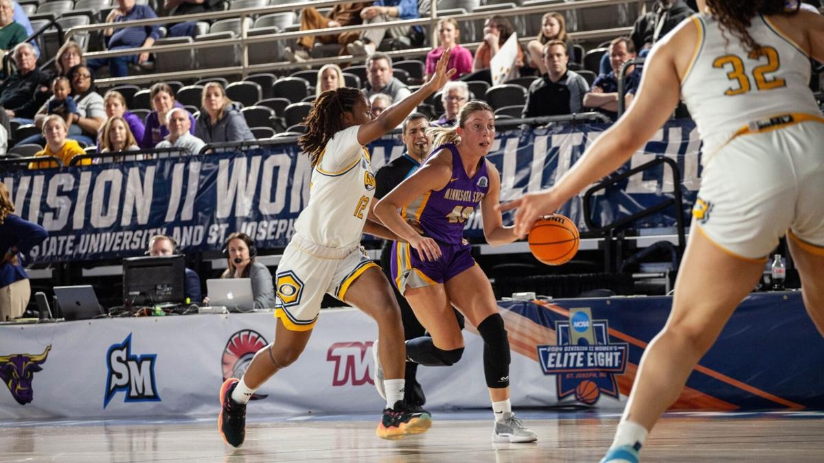 mavericks-advance-to-ncaa-ii-title-game-thanks-to-herzberg