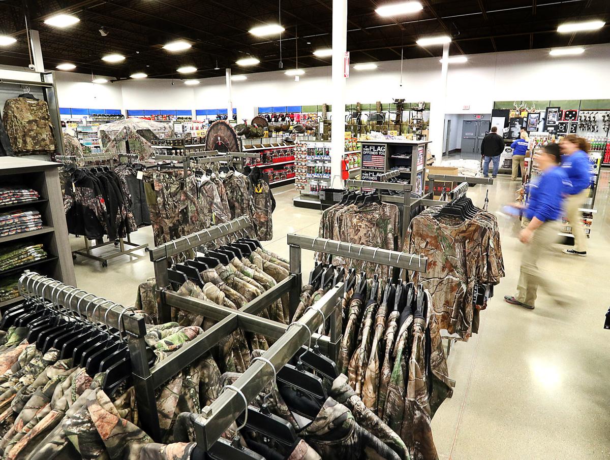 Gander Outdoors Opens In Former Onalaska Gander Mountain Local News Lacrossetribune Com