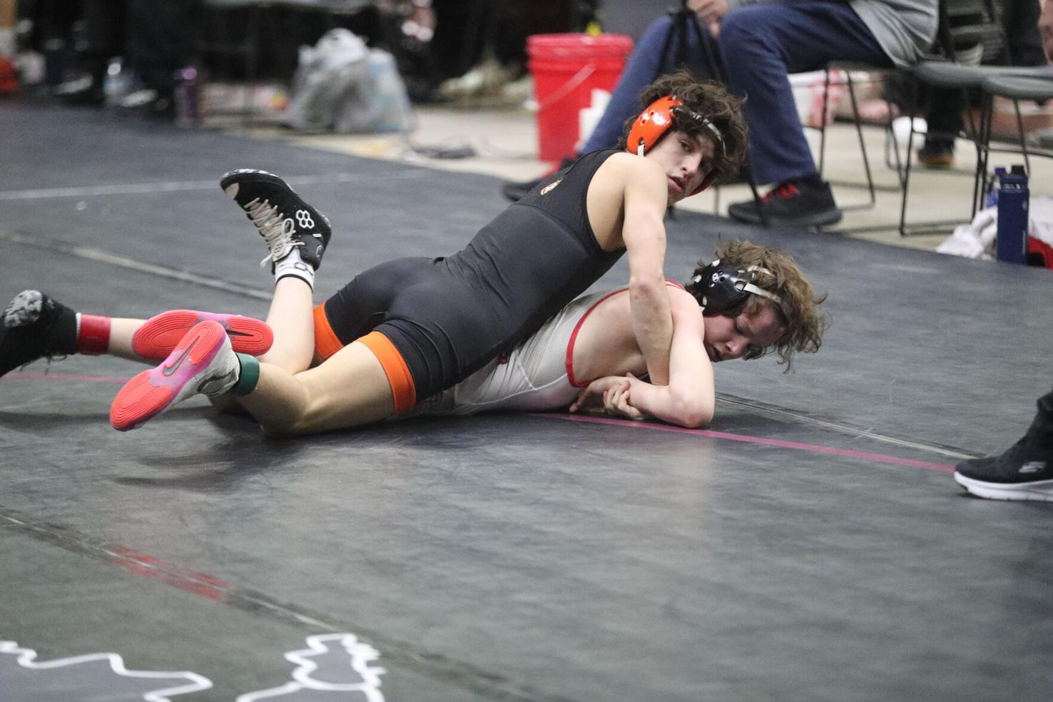 High school wrestling La Crosse Aquinas, Holmen go 42 in twoday