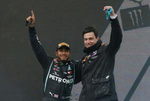 Hamilton's move to Ferrari kept under tight secrecy
