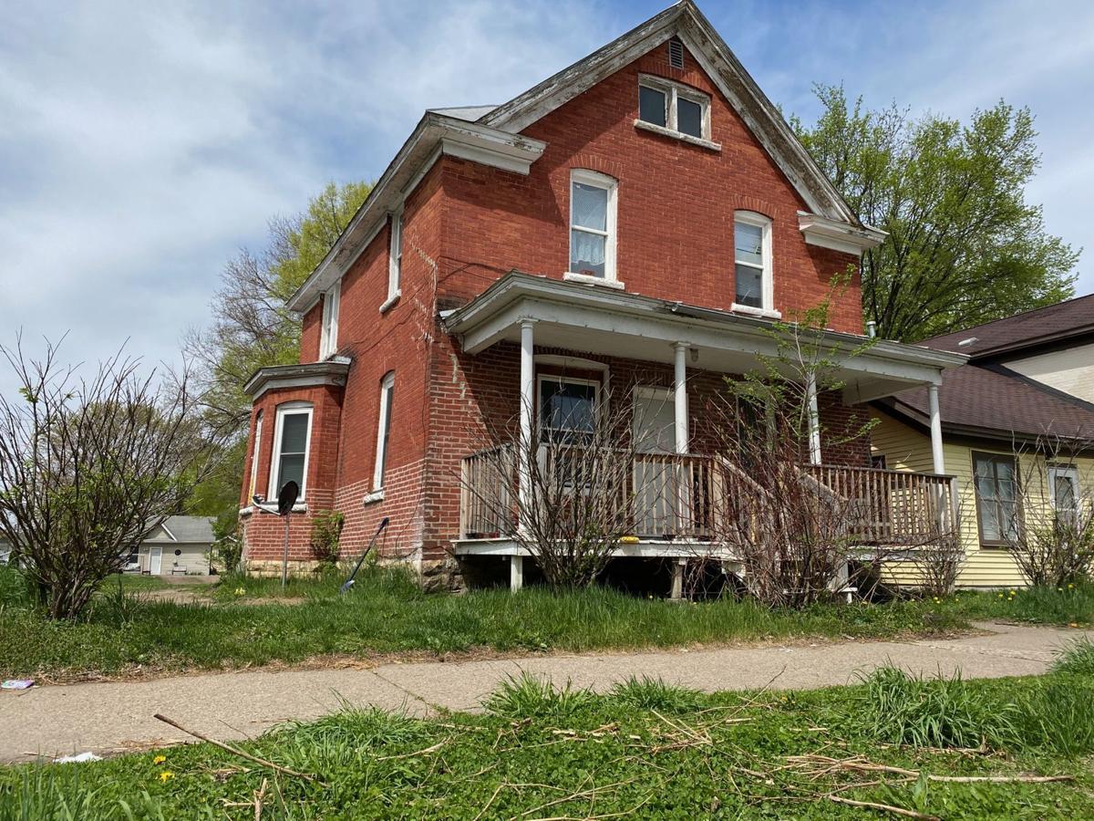 La Crosse police investigate shooting that left man with life-threatening injuries