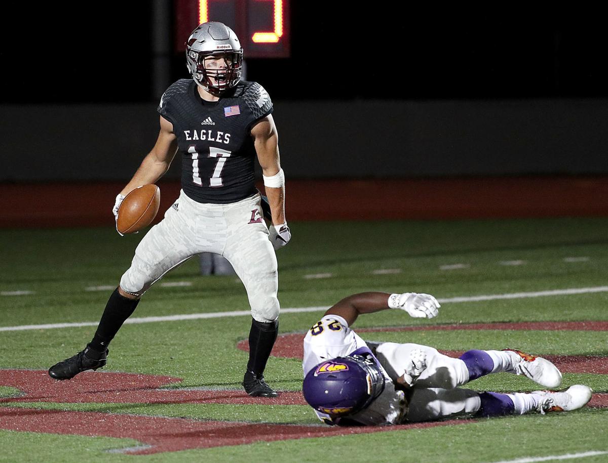 Uw La Crosse Football Eagles Put On A Show In 63 27 Night Win