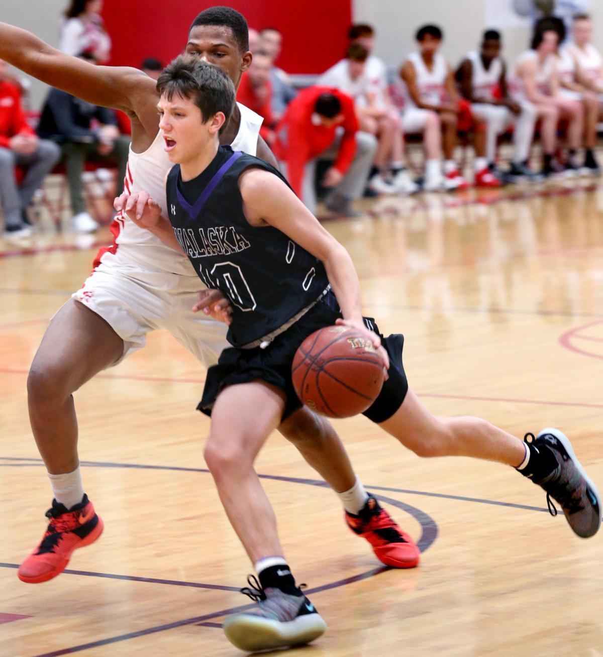 High School Basketball La Crosse Central Uses 17 0 Run To Beat