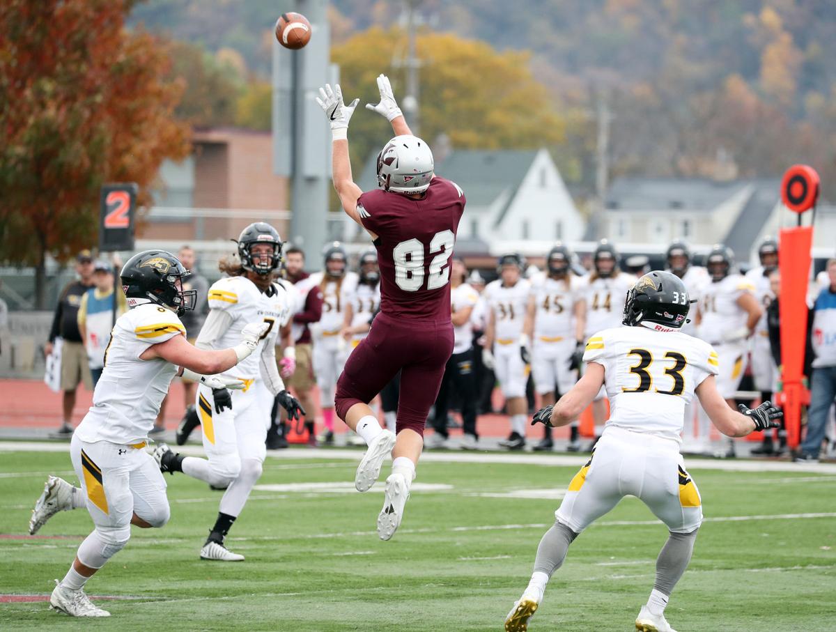 UWLa Crosse football Titans dominate third quarter, spoil Eagles