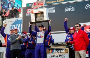 Denny Hamlin finally gets season in gear, wins NASCAR at Richmond