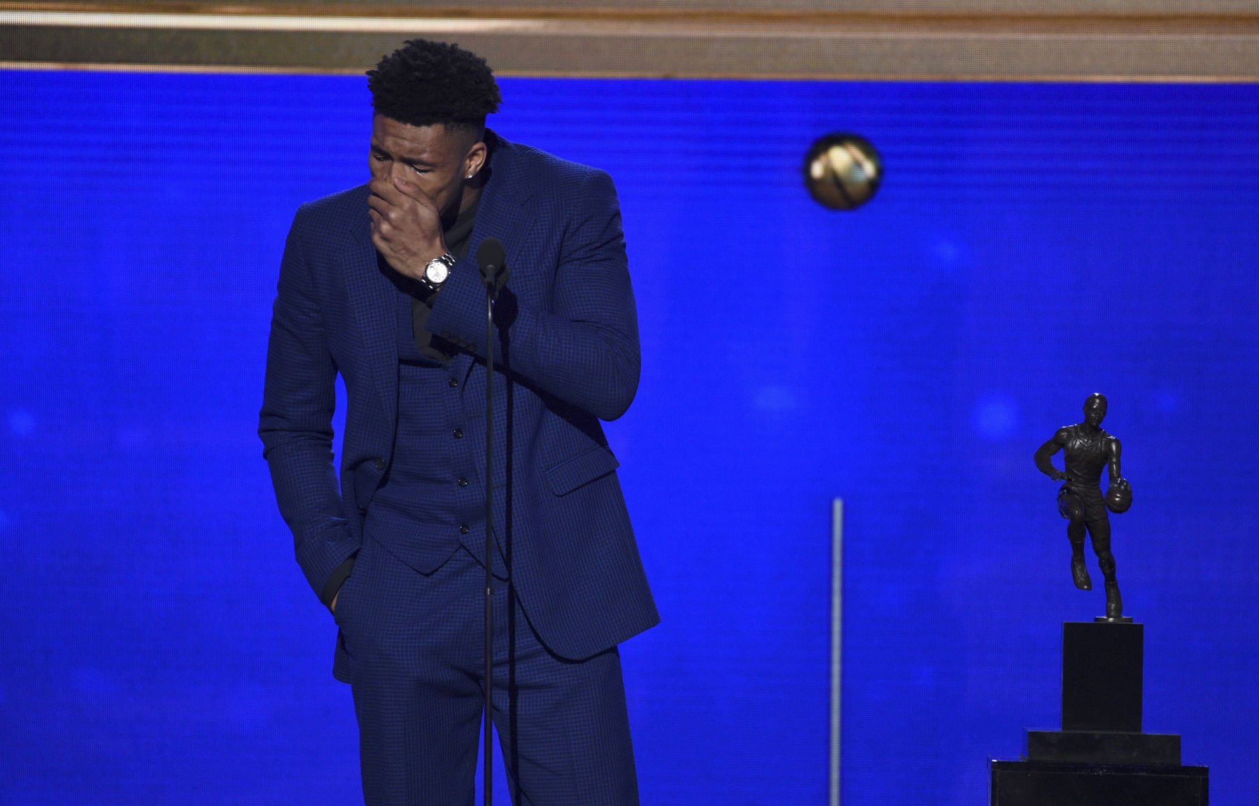 Watch Giannis Antetokounmpo's Tearful Acceptance Speech After Winning ...