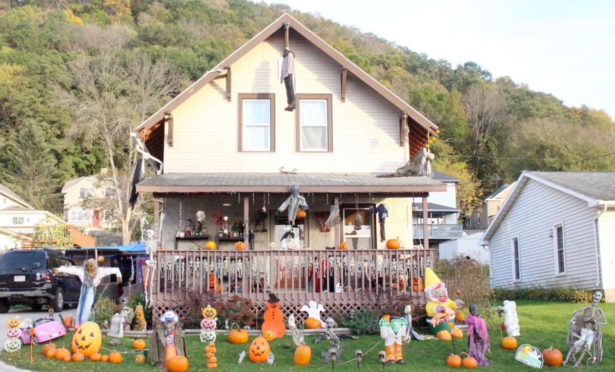 Venner Family Spices Up Genoa S Halloween Vernonbroadcaster