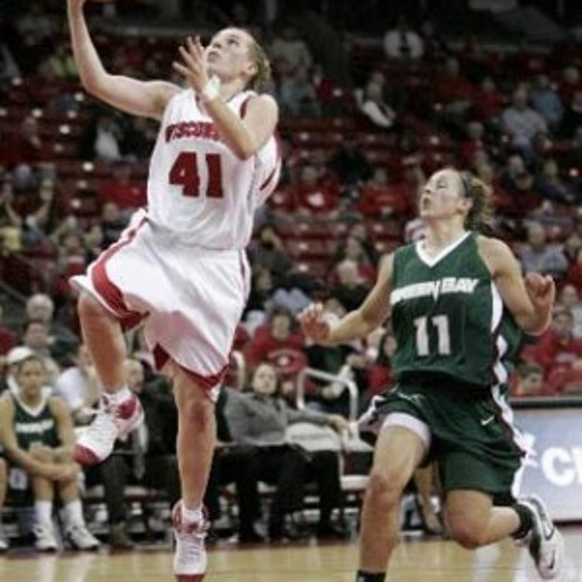 Women S Basketball Badgers Pound Uw Green Bay College Sports