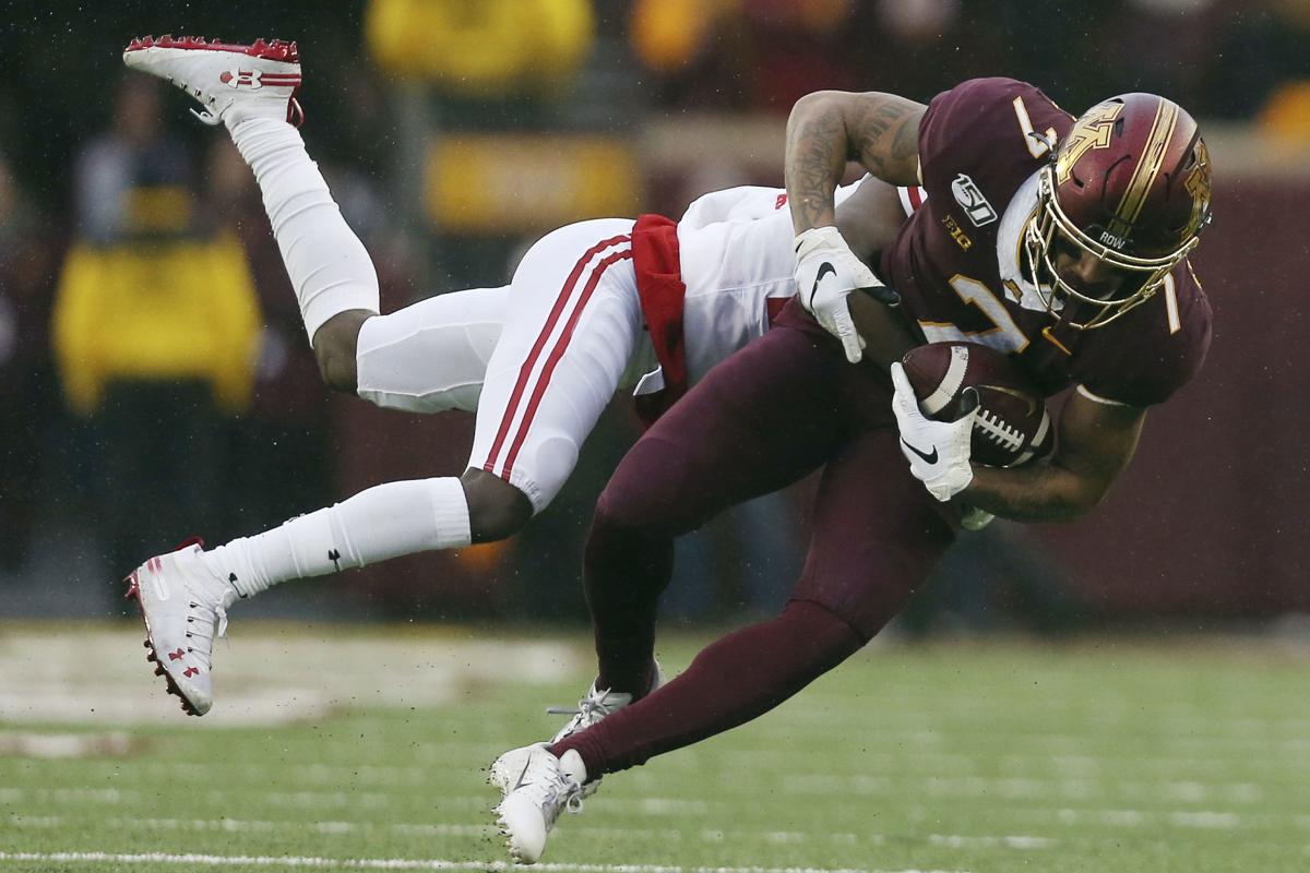 Wisconsin Football Badgers Throttle Minnesota To Win Paul Bunyan