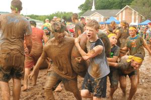 La Crescent church gets dirty for a good cause