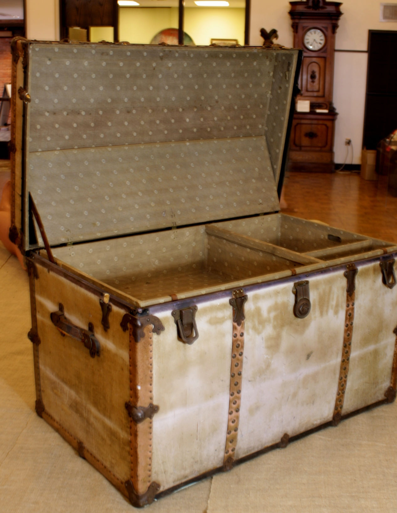 horn luggage steamer trunk