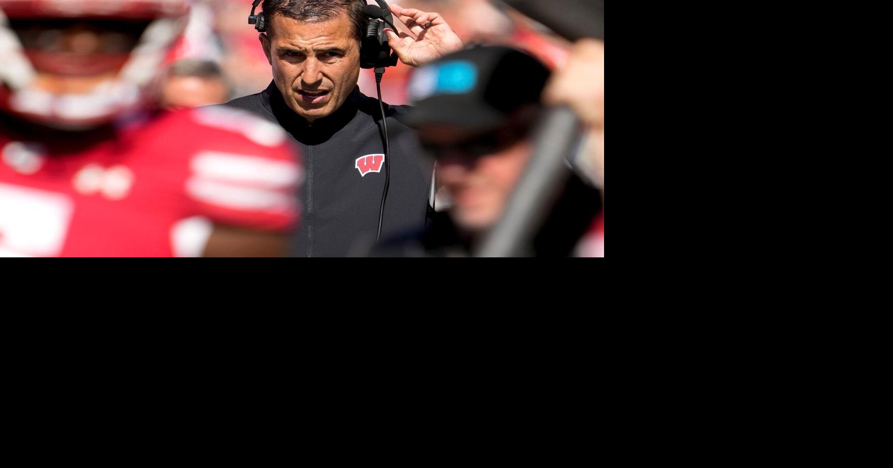 How much the Wisconsin Badgers spend on coach salaries