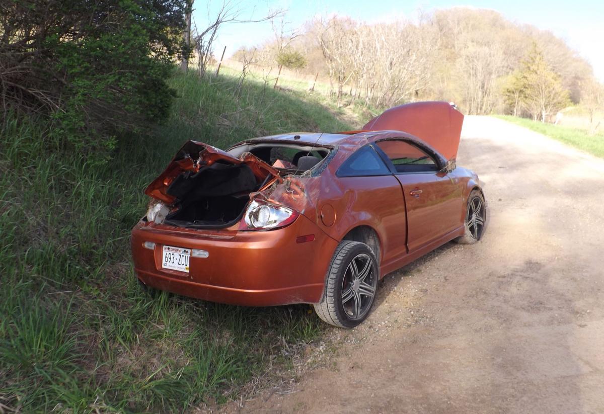 Viola teenagers injured in singlevehicle accident