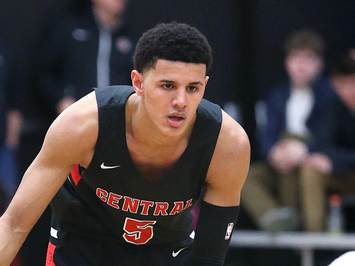 High School Basketball Johnny Davis Providing Central With