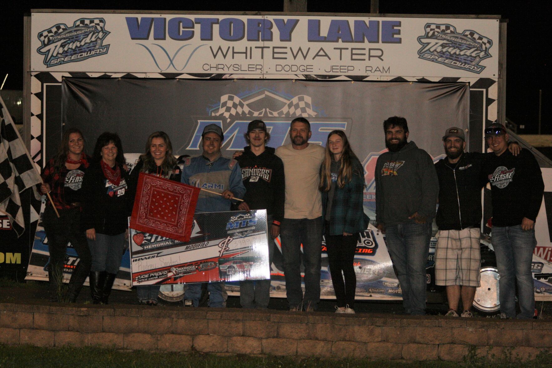 Mississippi Thunder Speedway: Sanders smokes the field at Karl