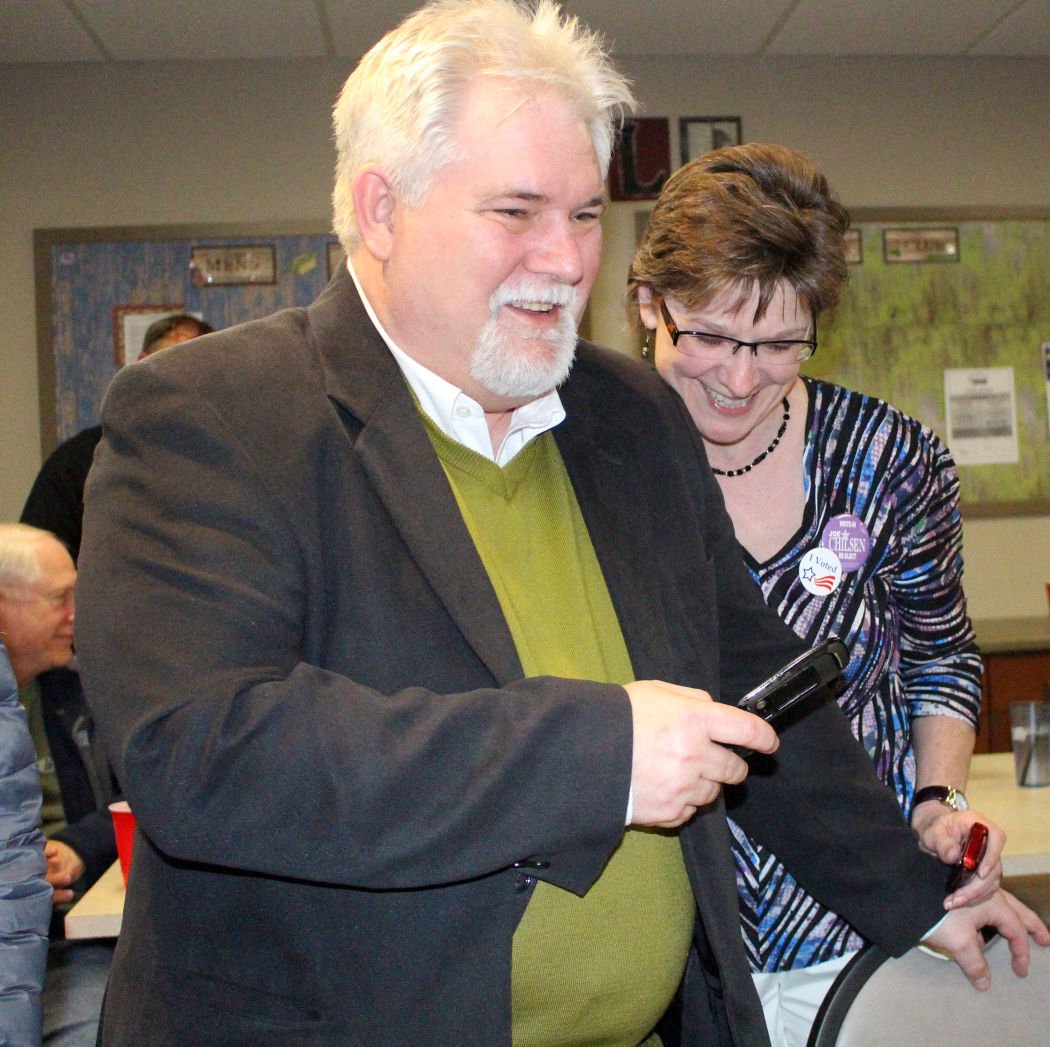 Chilsen Keeps Onalaska Mayor's Post After Write-in Campaign