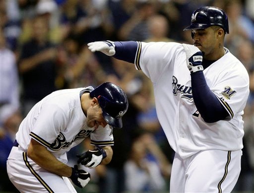 Fielder hits 42nd homer to take majors RBI lead, lift Brewers over