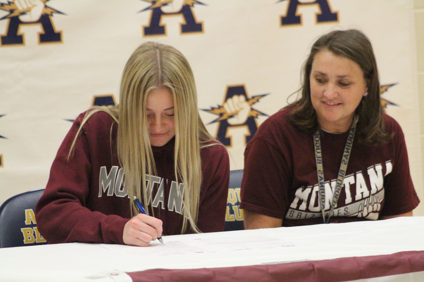 Basketball--Macy Donarski makes official her commitment to play at