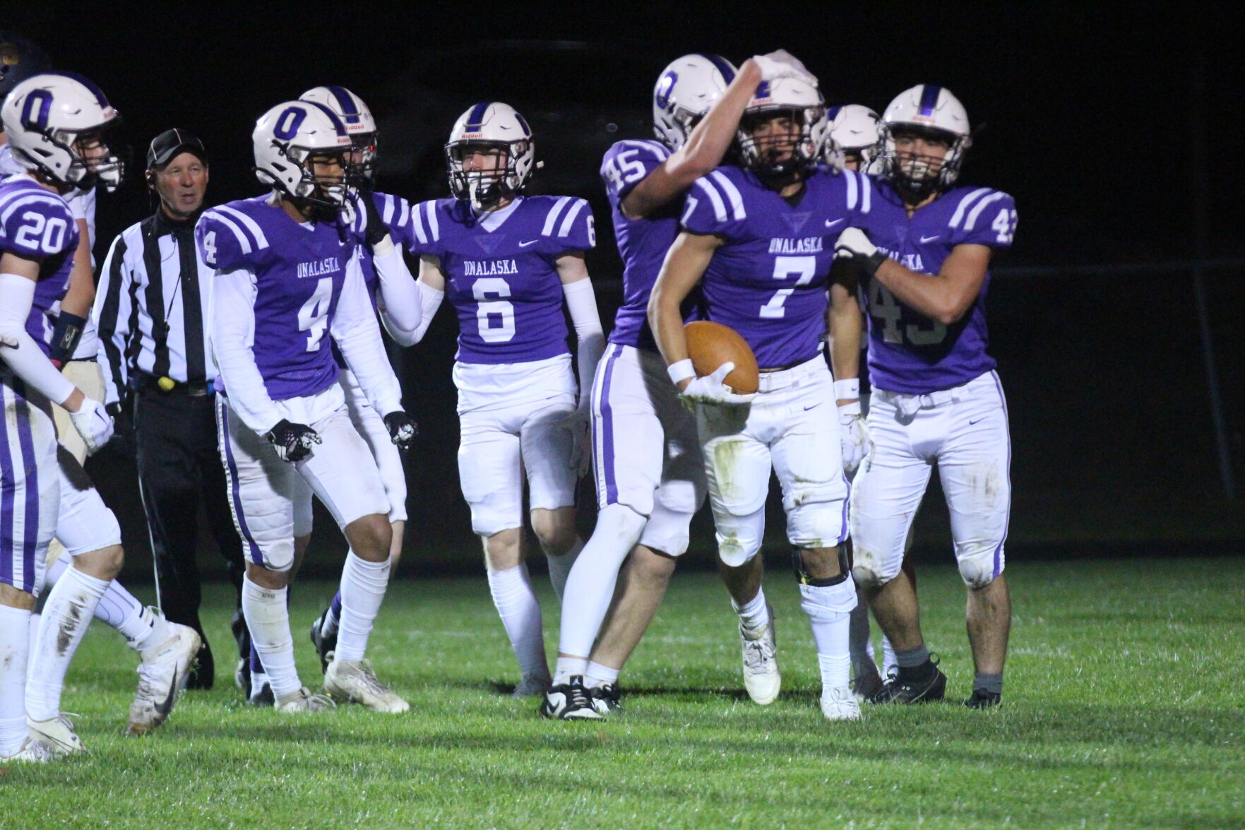 Onalaska High School dominates Medford with a 35-16 victory in Division 3 second-round game