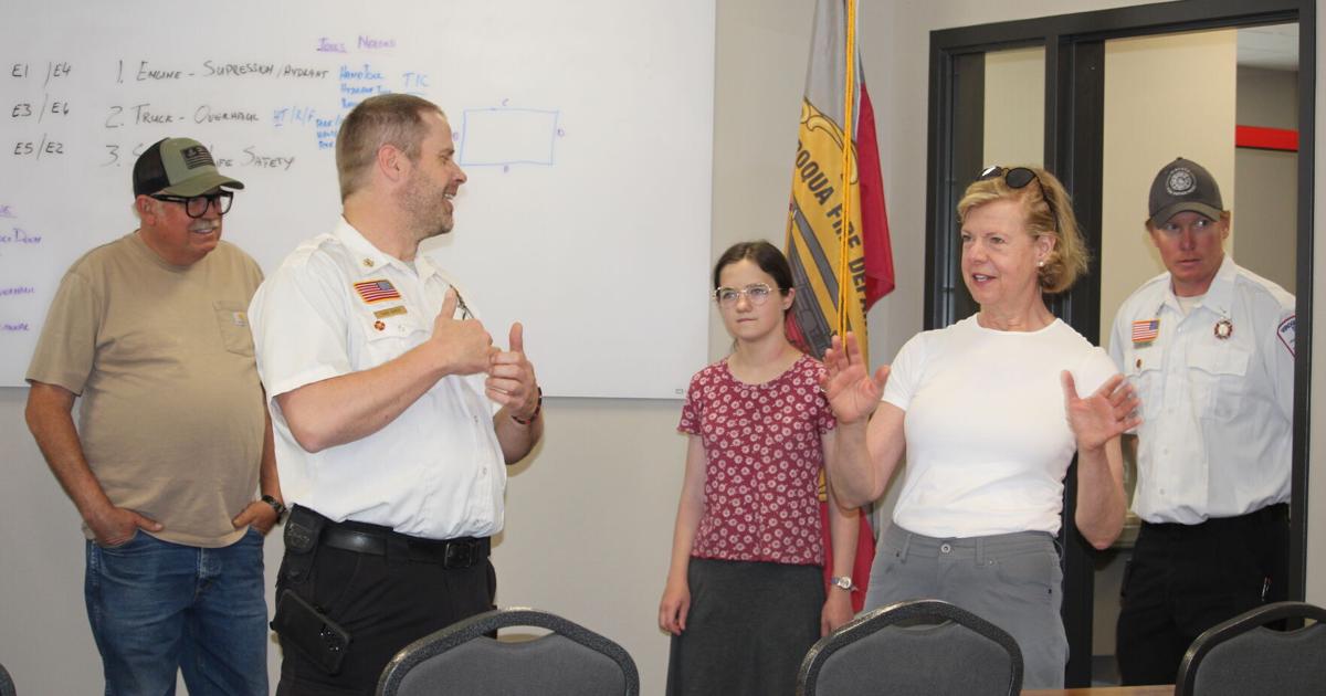 Sen. Tammy Baldwin tours new Viroqua fire station