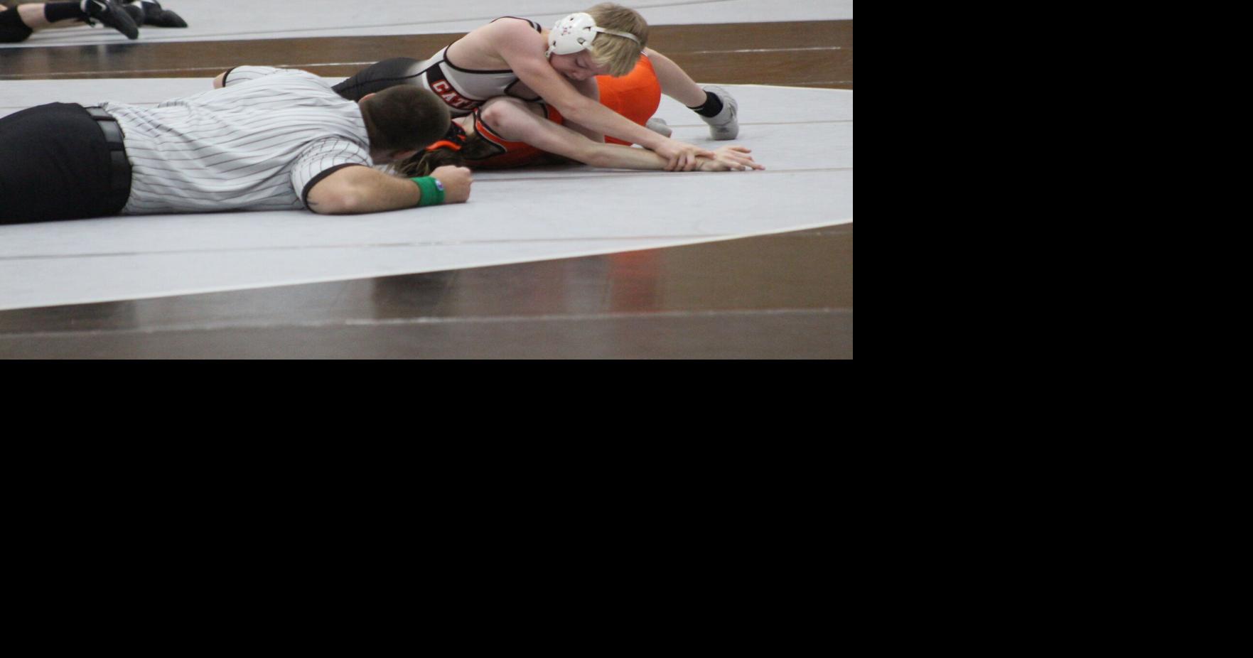 High school wrestling roundup PdC wins big matches at Wisconsin Dells