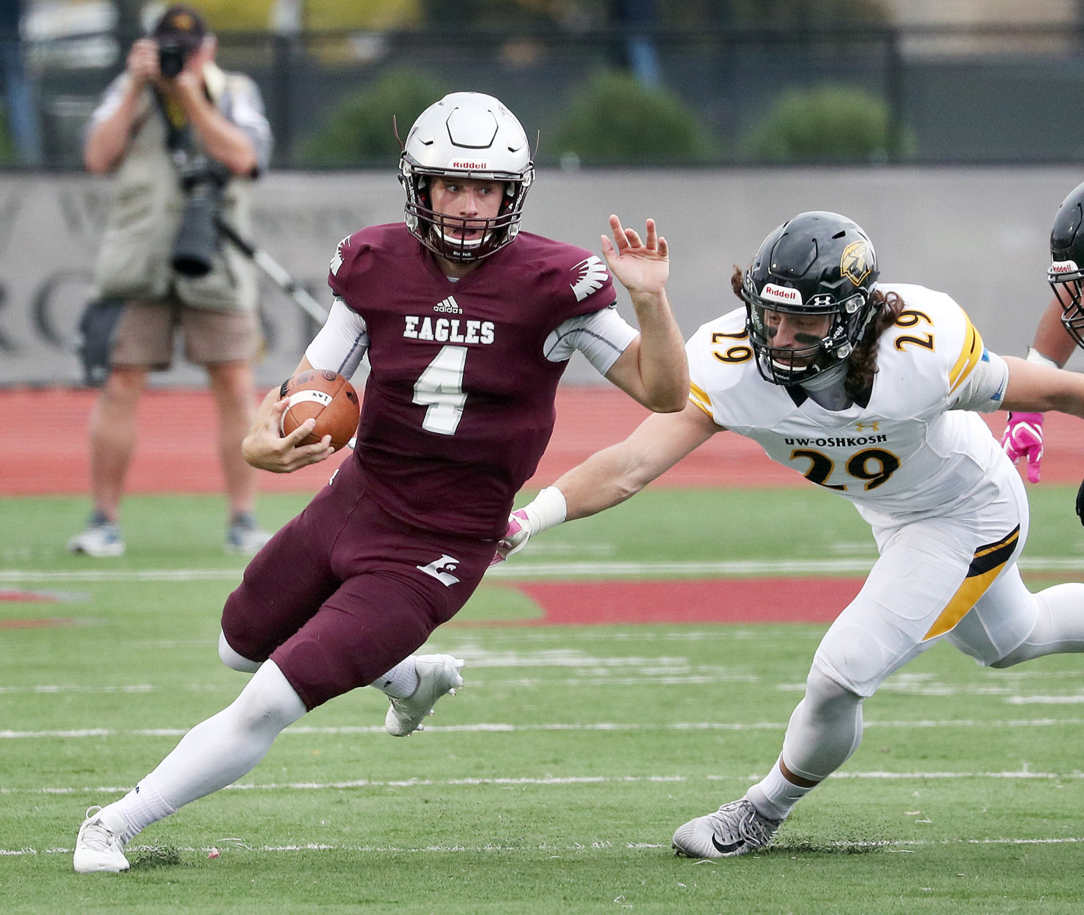 UW La Crosse Football Titans Dominate Third Quarter Spoil Eagles UW La Crosse Football Titans Dominate Third Quarter Spoil Eagles