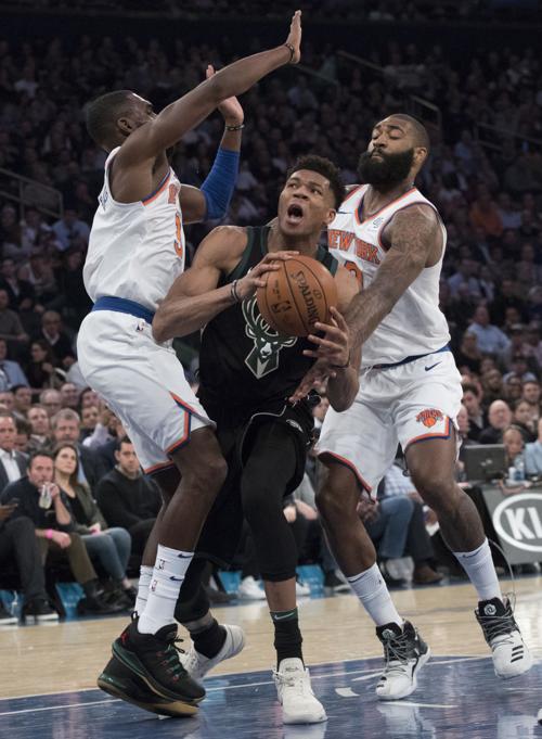 High Flying Giannis Antetokounmpo Bucks Soar Past Knicks After Kristaps Porzingis Tears Acl Basketball Lacrossetribune Com