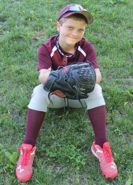 Custom glove making big difference for De Soto youth baseball player ...