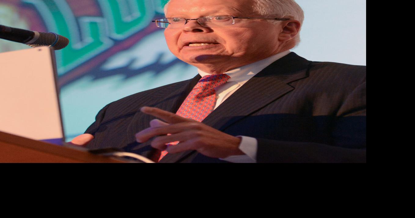 UW President Jay Rothman speaks to local business leaders