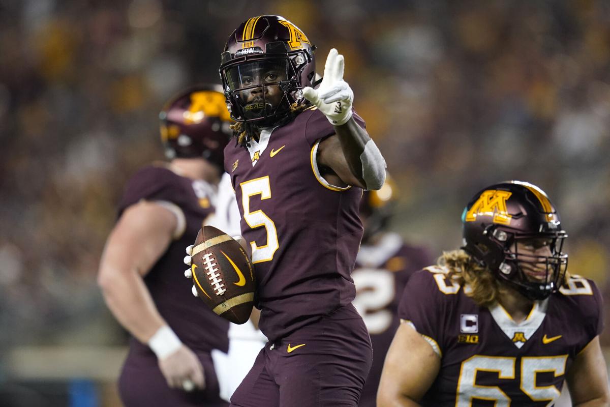 Gophers receivers’ weekly version of hot potato deepens bonds, sets the