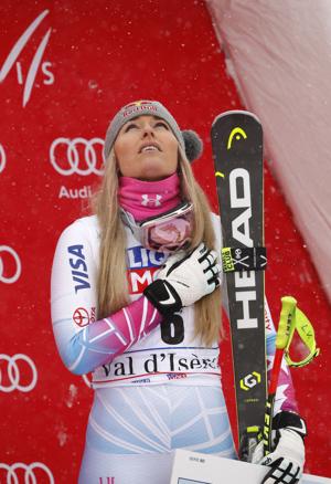 Lindsey Vonn takes World Cup super-G race