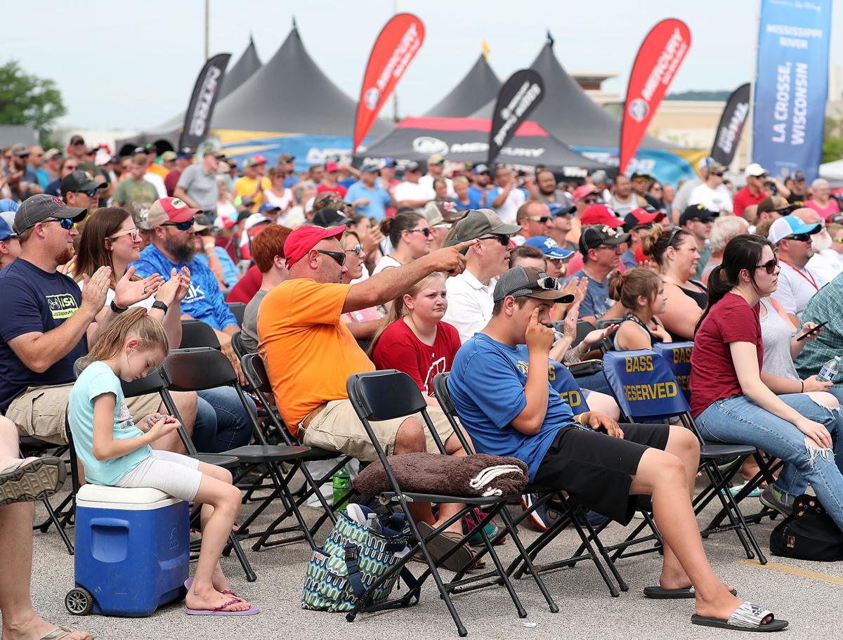 Bassmaster Elite Series Randall Tharp takes over lead — by 1 ounce