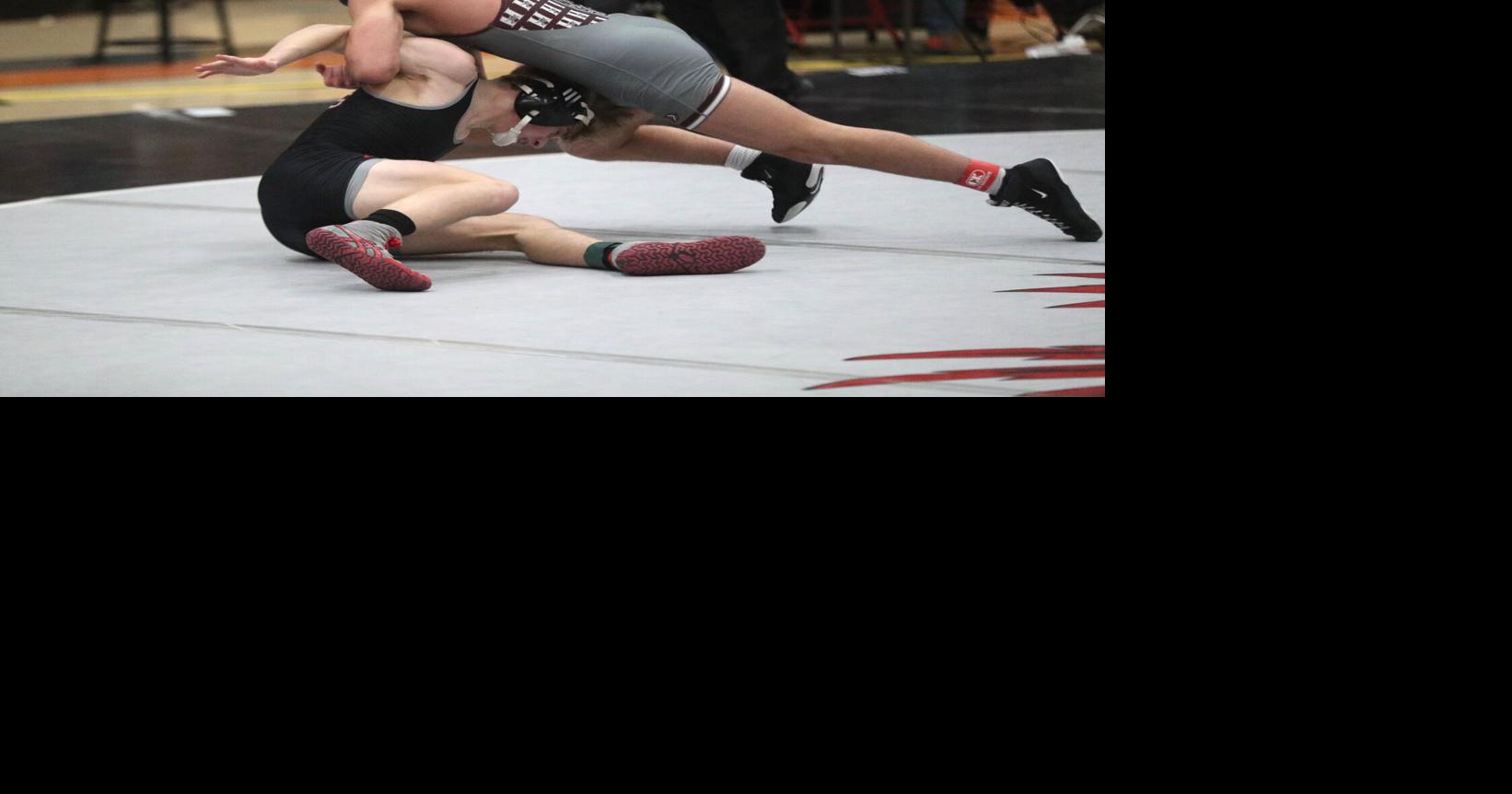 WIAA high school wrestling PdC wins D2 sectional; Aquinas, Holmen, GE