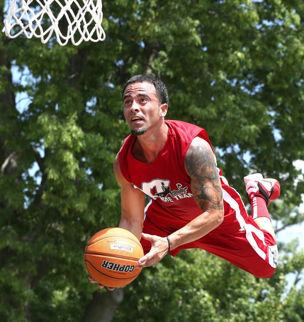 Xtreme Entertainment Xtreme Team Acrobatic Basketball Dunkers Wow