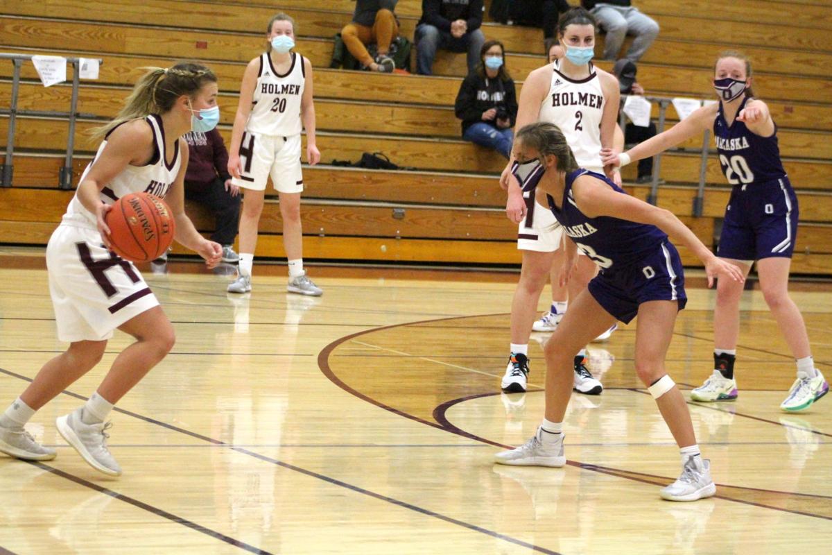 Olivia Gamoke guards Ellie Kline