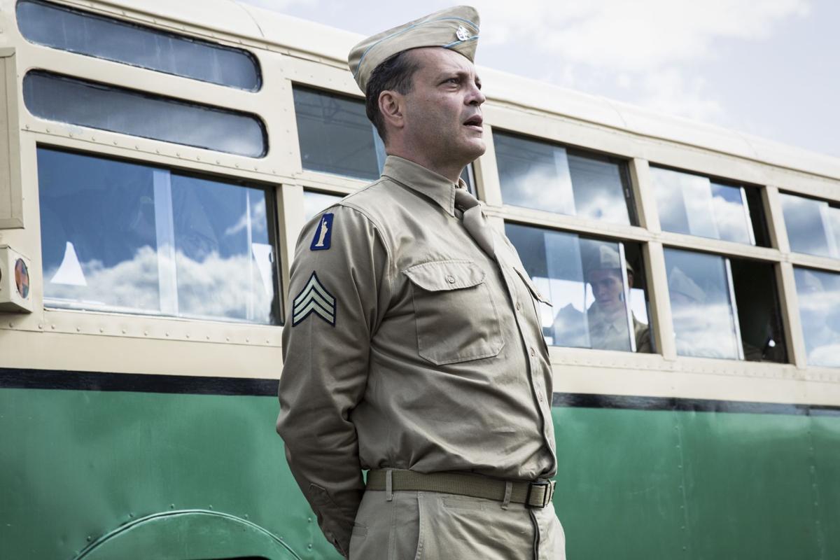 Movie Review Mel Gibson Roars Back With Bruising Hacksaw Ridge Entertainment Lacrossetribune Com