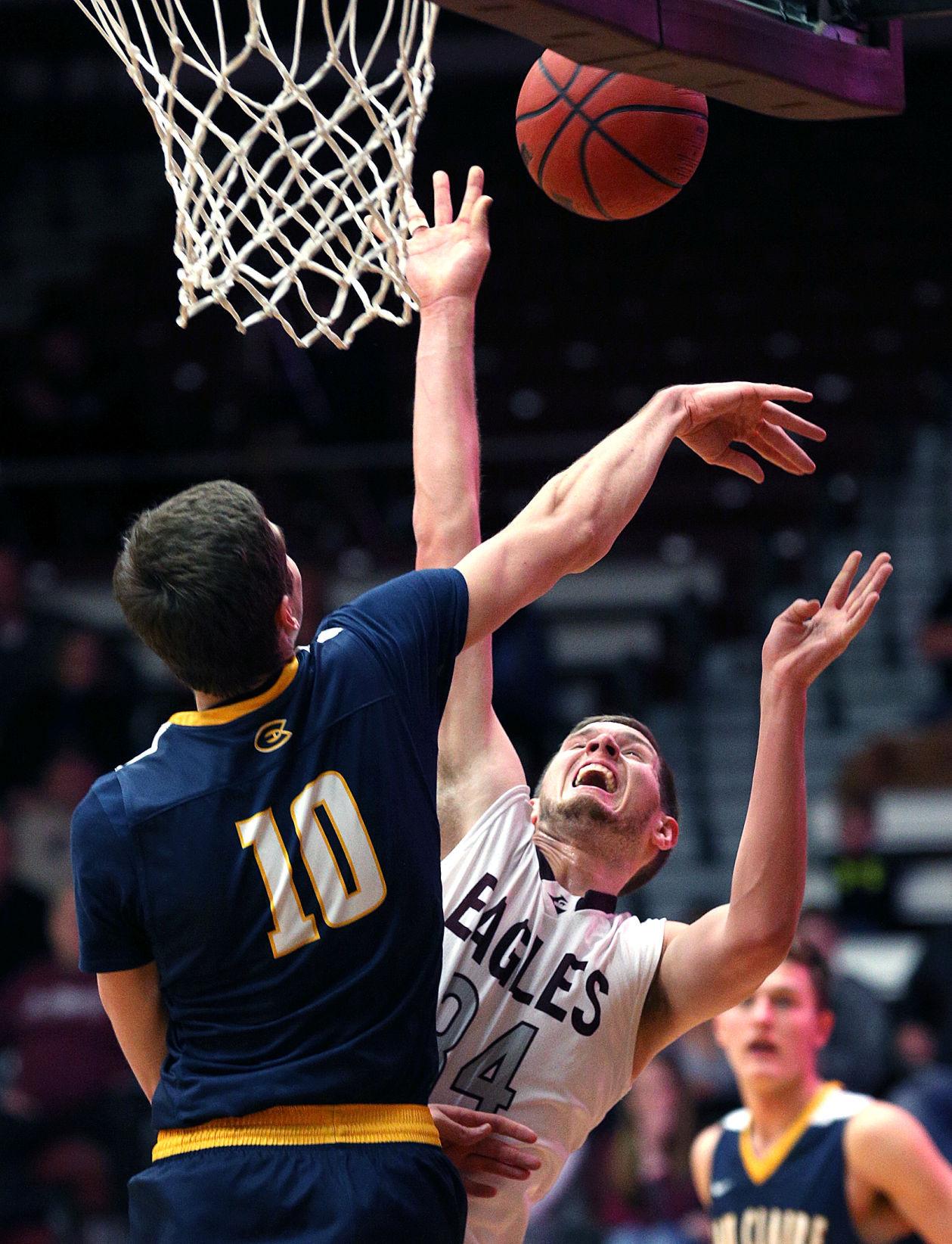 Uw L Men S Basketball Team Comes Up Short Against Eau Claire