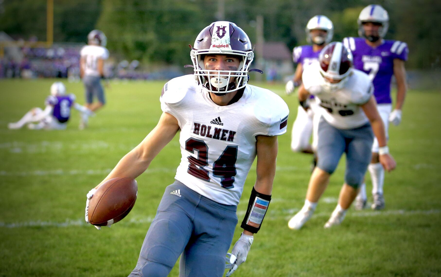 Holmen High School defeats Sparta in a close game with a late field goal