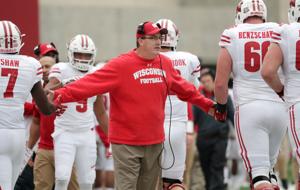 Badgers football: Wisconsin drops 2 spots to No. 6 in AP poll