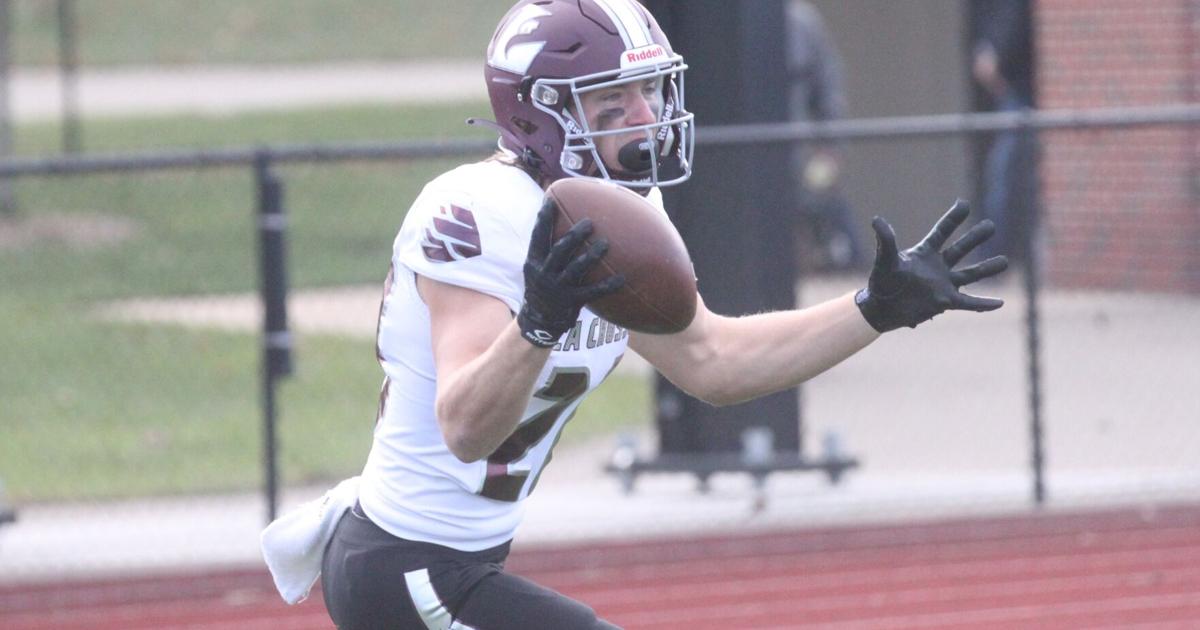 UWLa Crosse football Eagles survive UWRiver Falls comeback, win WIAC