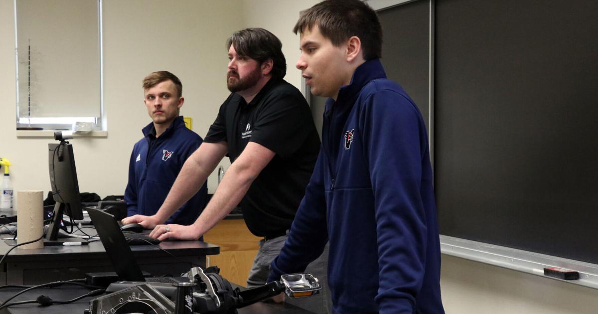 Campus Connection: Engineer shares expertise with Viterbo students